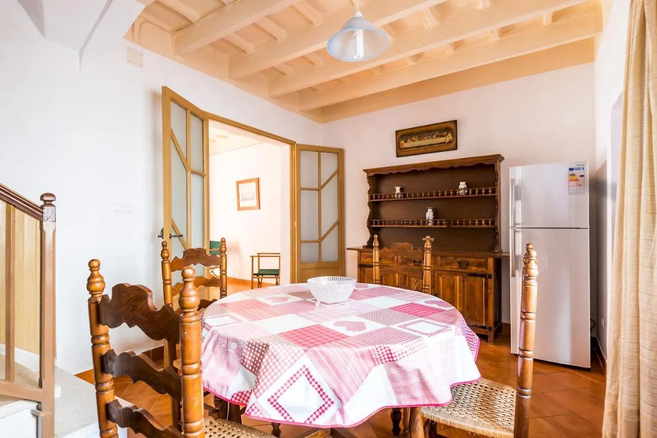 Camps 4 Bedroom House, Ciutadella의 연락처
